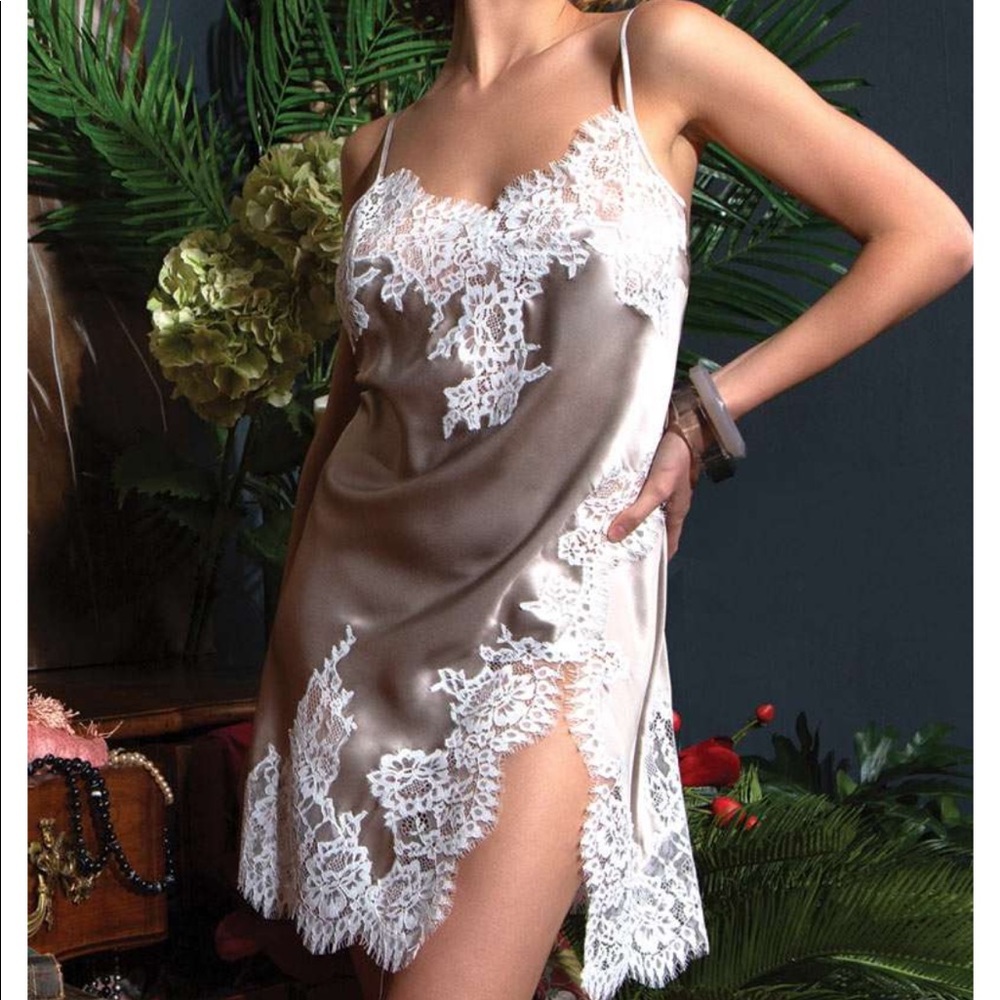 Marjolaine Tan/White Silk/Lace Negligee Chemise Gown
